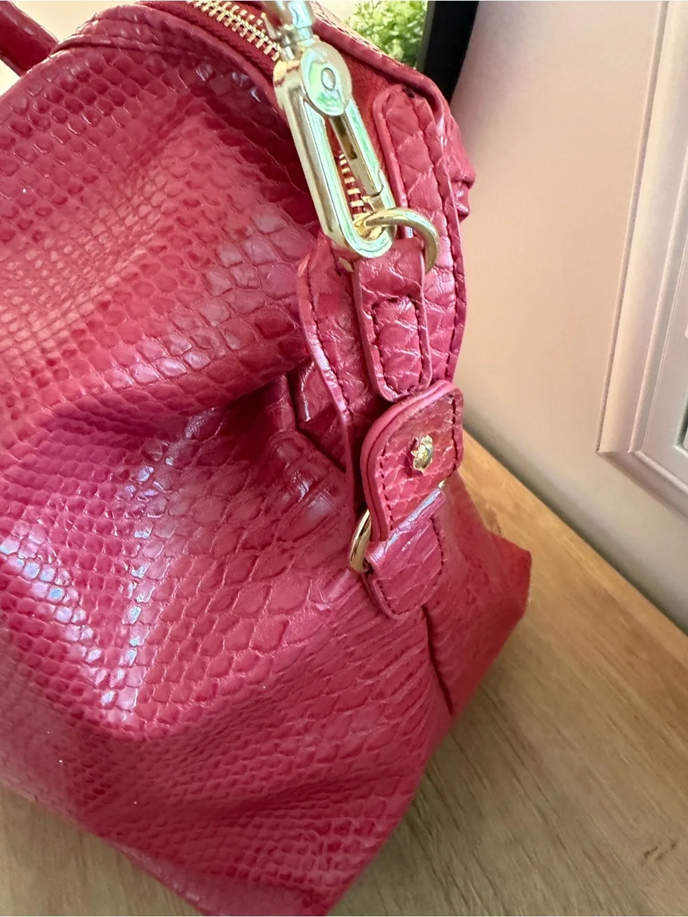 Lulu Dharma pink vegan snake weekend bag  - Luxe Textured Finish